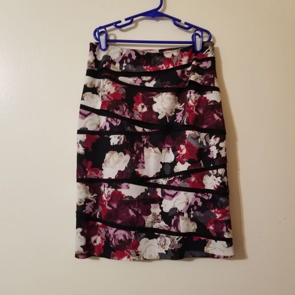 White House Black Market Dresses & Skirts - Rose skirt